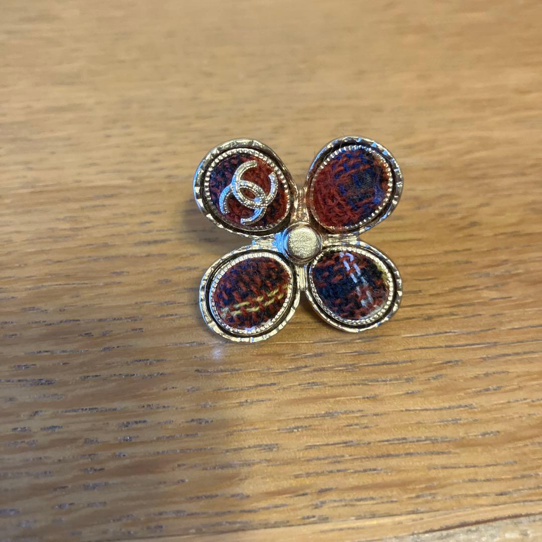 シャネル　クローバ＾ツィードピンブローチ　２個