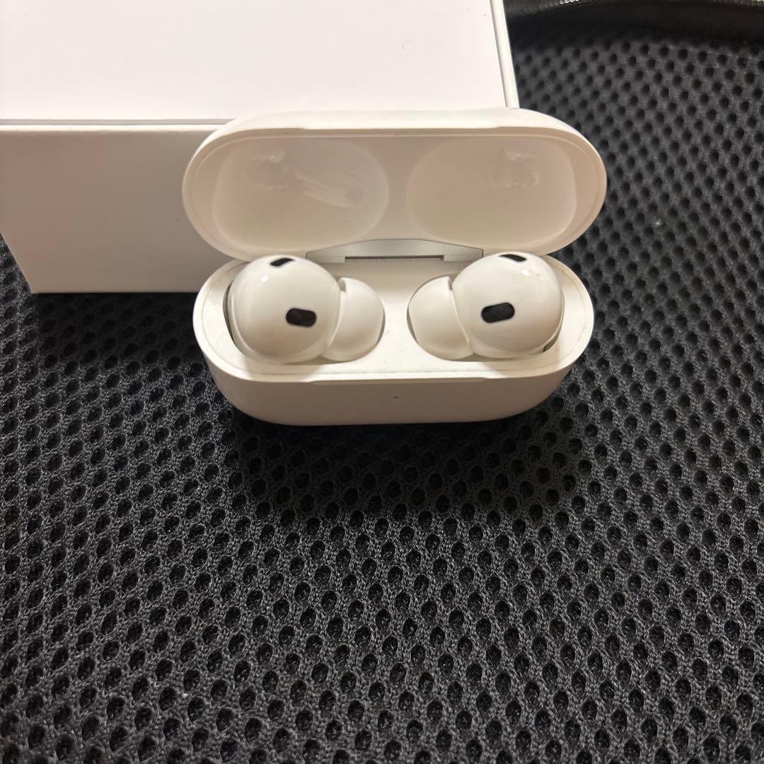 AirPods本体 ホワイト 充電ケース付き　第二世代