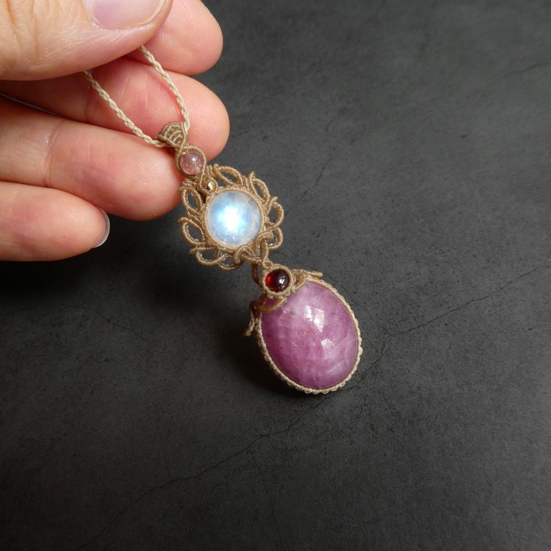 特大ルビー・ムーンストーン・ガーネットのマクラメネックレス