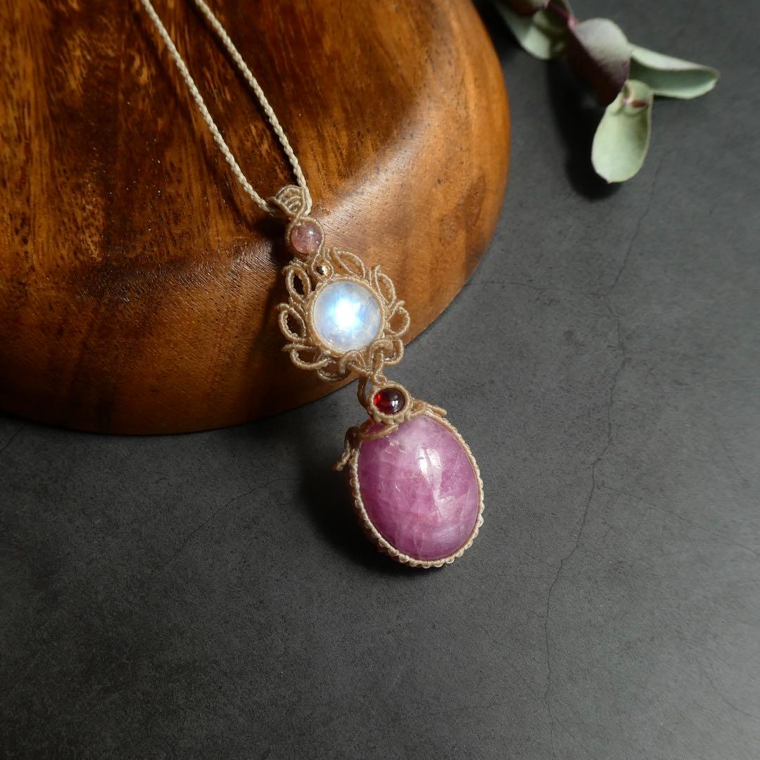 特大ルビー・ムーンストーン・ガーネットのマクラメネックレス