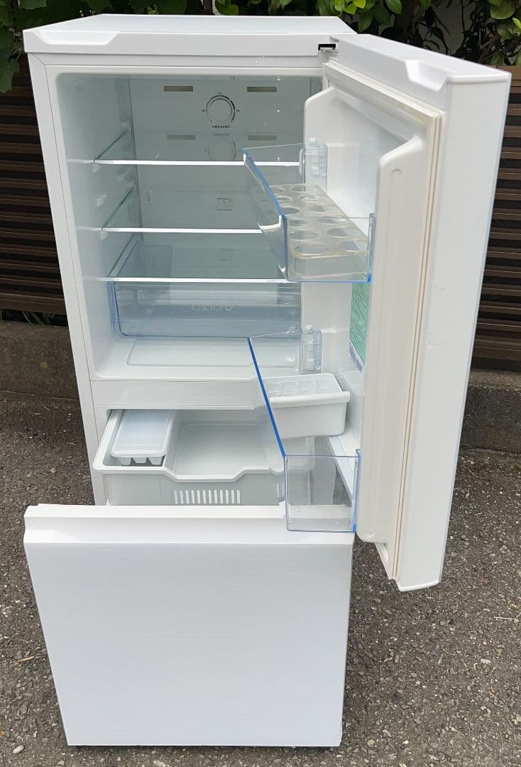 ハイセンス冷凍冷蔵庫 135L ガラストップ自動霜取り機能付き2022年製