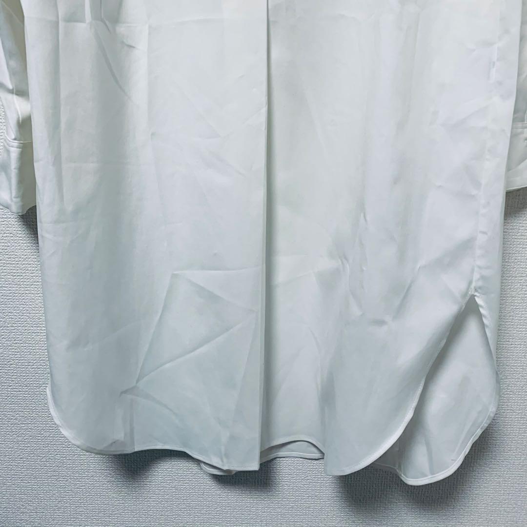 美品　OUR シワになりにくい胸元切り替えロングシャツ　ホワイト