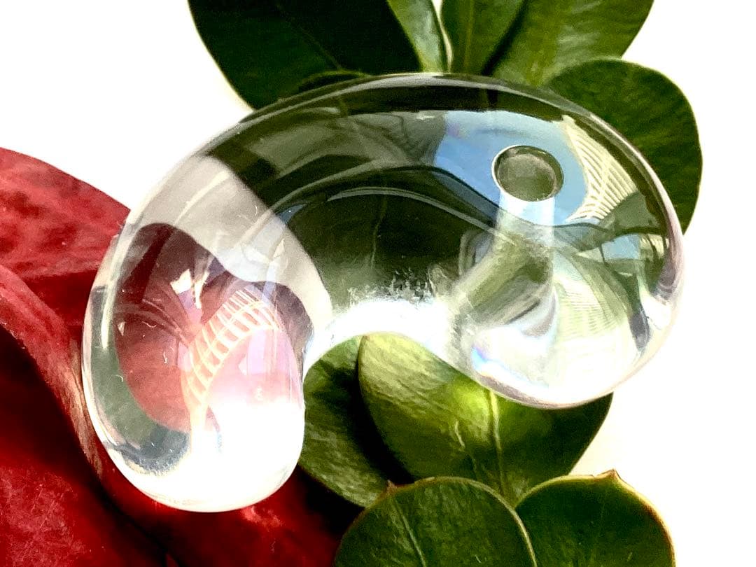 ✳抜群高品質　貴重‼️ 国産水晶最高峰の黒平水晶大型勾玉　透明感抜群　鑑別書付‼️