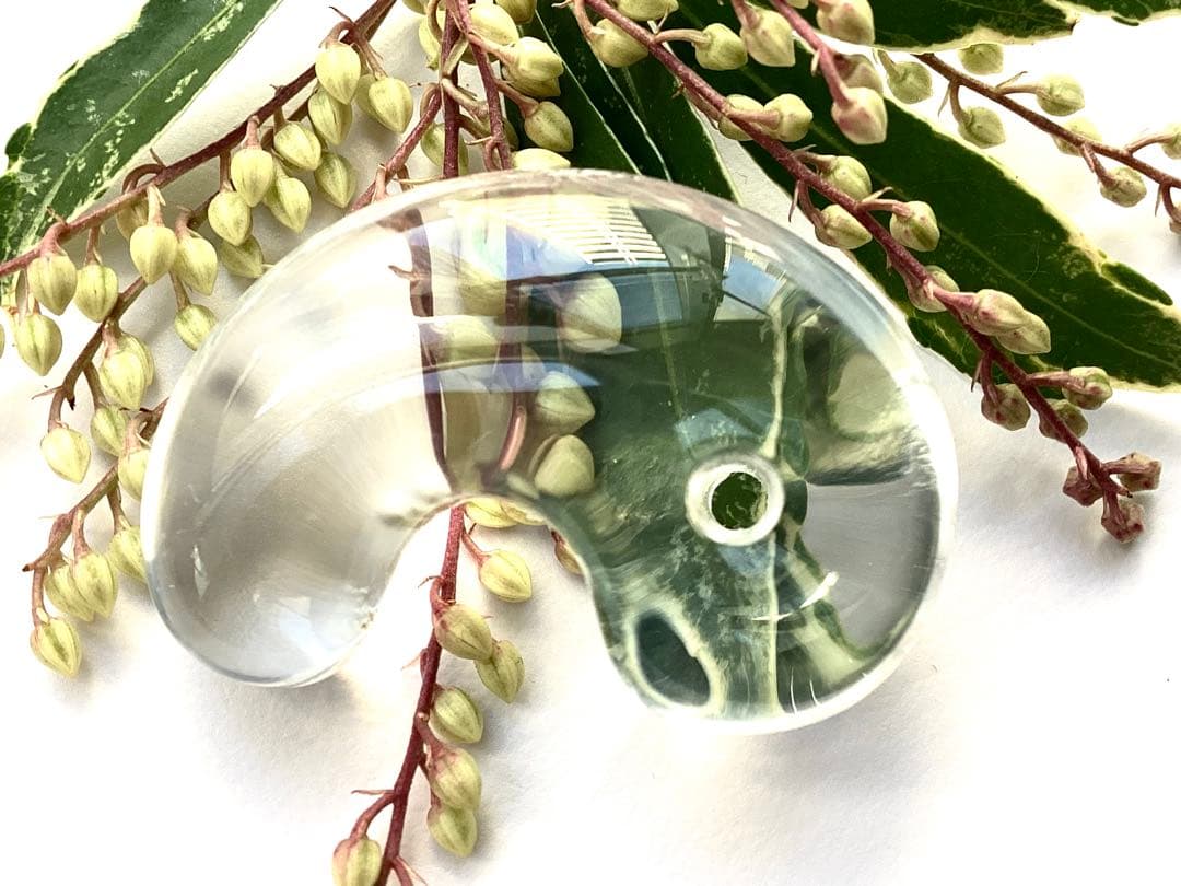 ✳抜群高品質　貴重‼️ 国産水晶最高峰の黒平水晶大型勾玉　透明感抜群　鑑別書付‼️