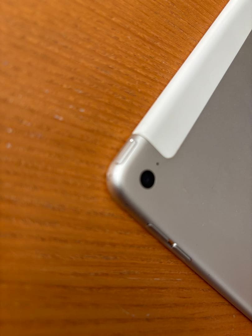 Apple iPad Air2 128GB WiFi シルバー　カバー付き