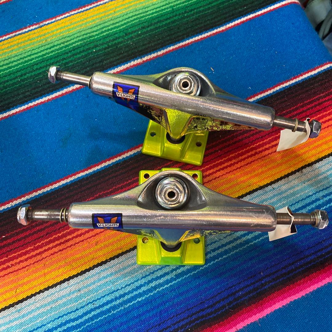 Venture スケートボード トラック シルバー/イエロー5.2h