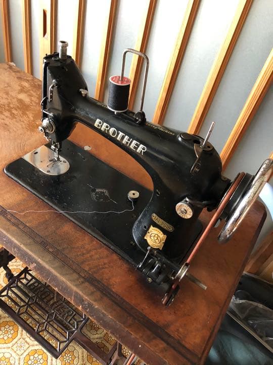 工業用足踏みミシン　ブラザー　： アンティーク