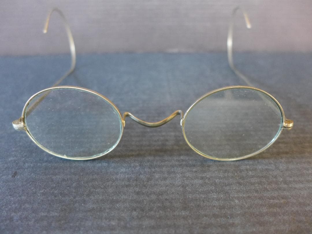 時代物　アンティークメガネ　金属フレーム　楕円形状眼鏡　軍人メガネ？　レトロ
