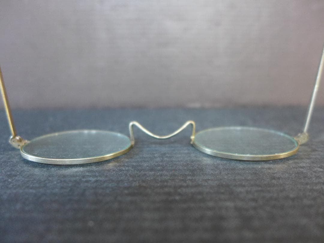 時代物　アンティークメガネ　金属フレーム　楕円形状眼鏡　軍人メガネ？　レトロ