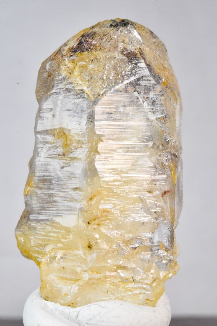 パキスタンスカルドゥ産 角閃石入りアイスクリスタル