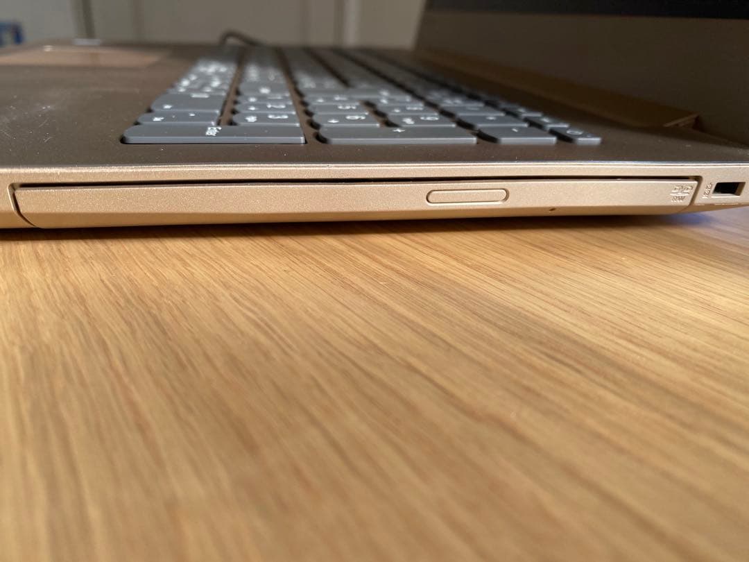 【美品】薄型Lenovo ideapad 520-15IKB ノートPC