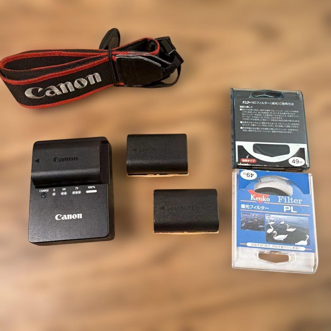 Canon 70D おまけ多数　キャノン　一眼レフ　カメラ