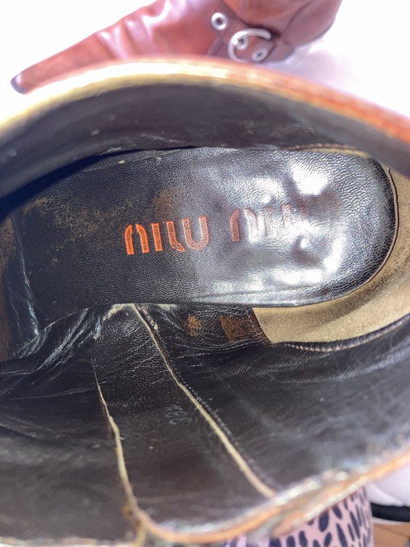 MIU MIU ポインテッドトゥブーツ　38