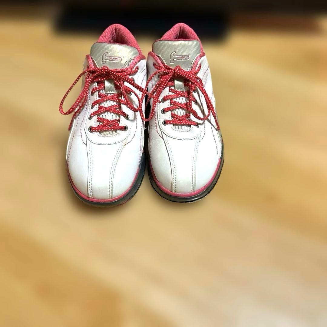 ハンマー社のボウリングシューズ ホワイト/ピンク