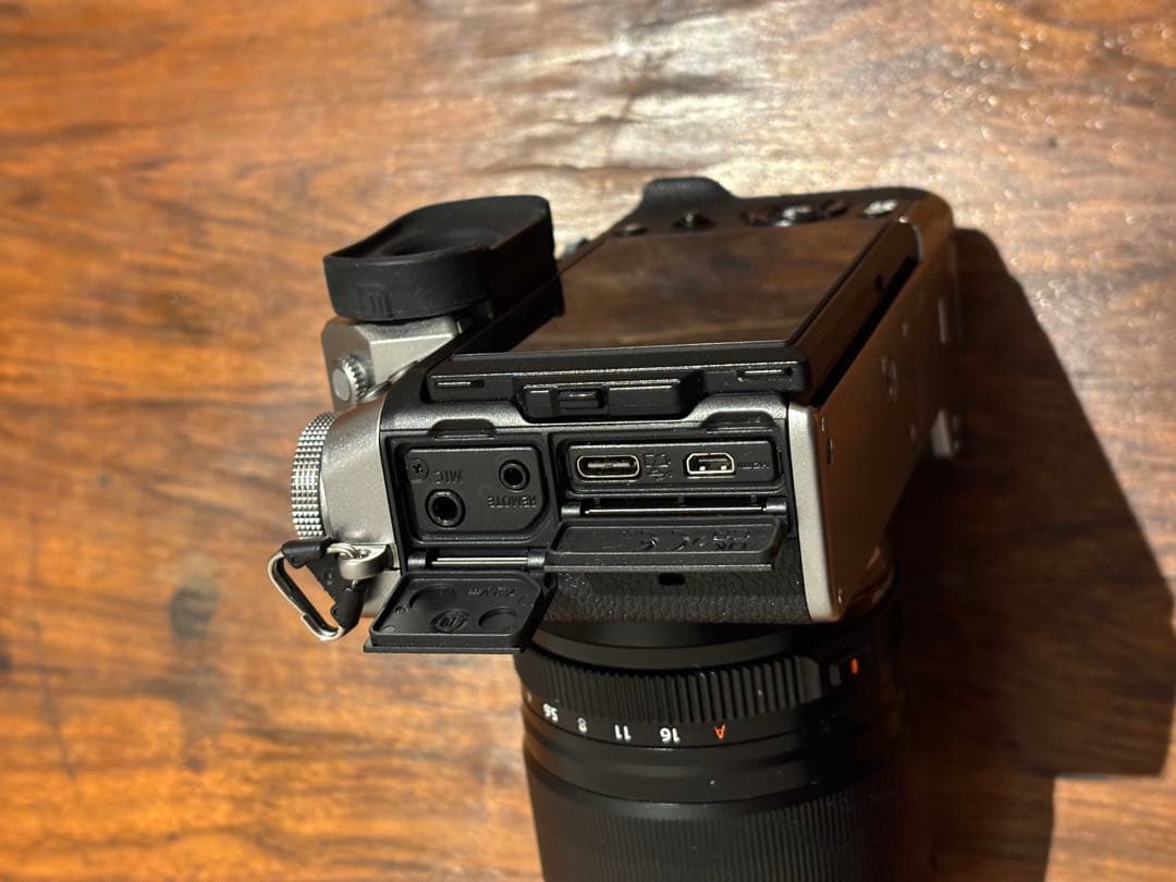 FUJIFILM X-T5 シルバー　ボディ　シャッター回数880回