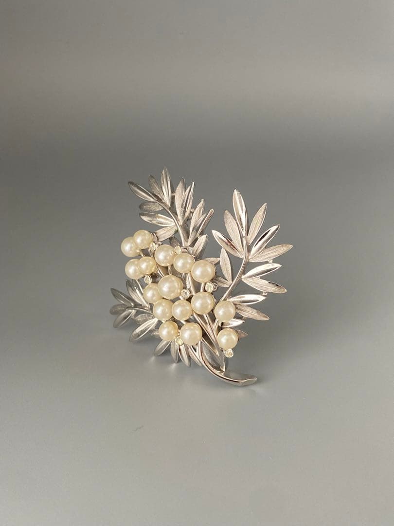 lotuscloud2605⭐️TRIFARI トリファリ ヴィンテージブローチ