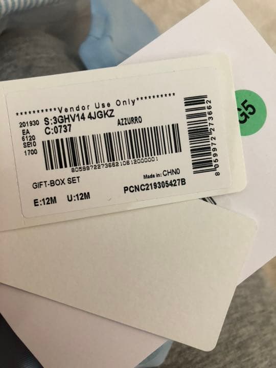 新品ENPORIO ARMANI ベビースーツ コットン製ビーニー&ビブ