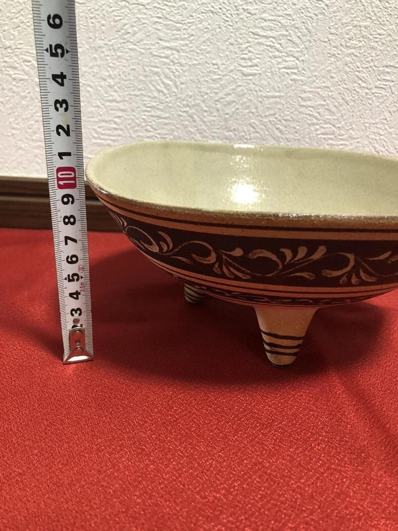 やちむん陶器ボウル 足付き　植物唐草モチーフ　沖縄　伝統工芸品　お皿食器　焼物