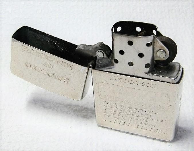 ■■■ZIPPO/ジッポー 2000年限定800個・№725/中古■■■