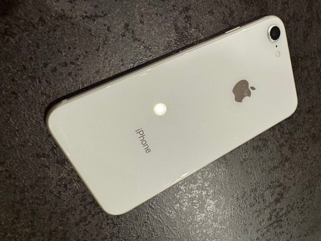 iPhone8 ホワイト　64gb