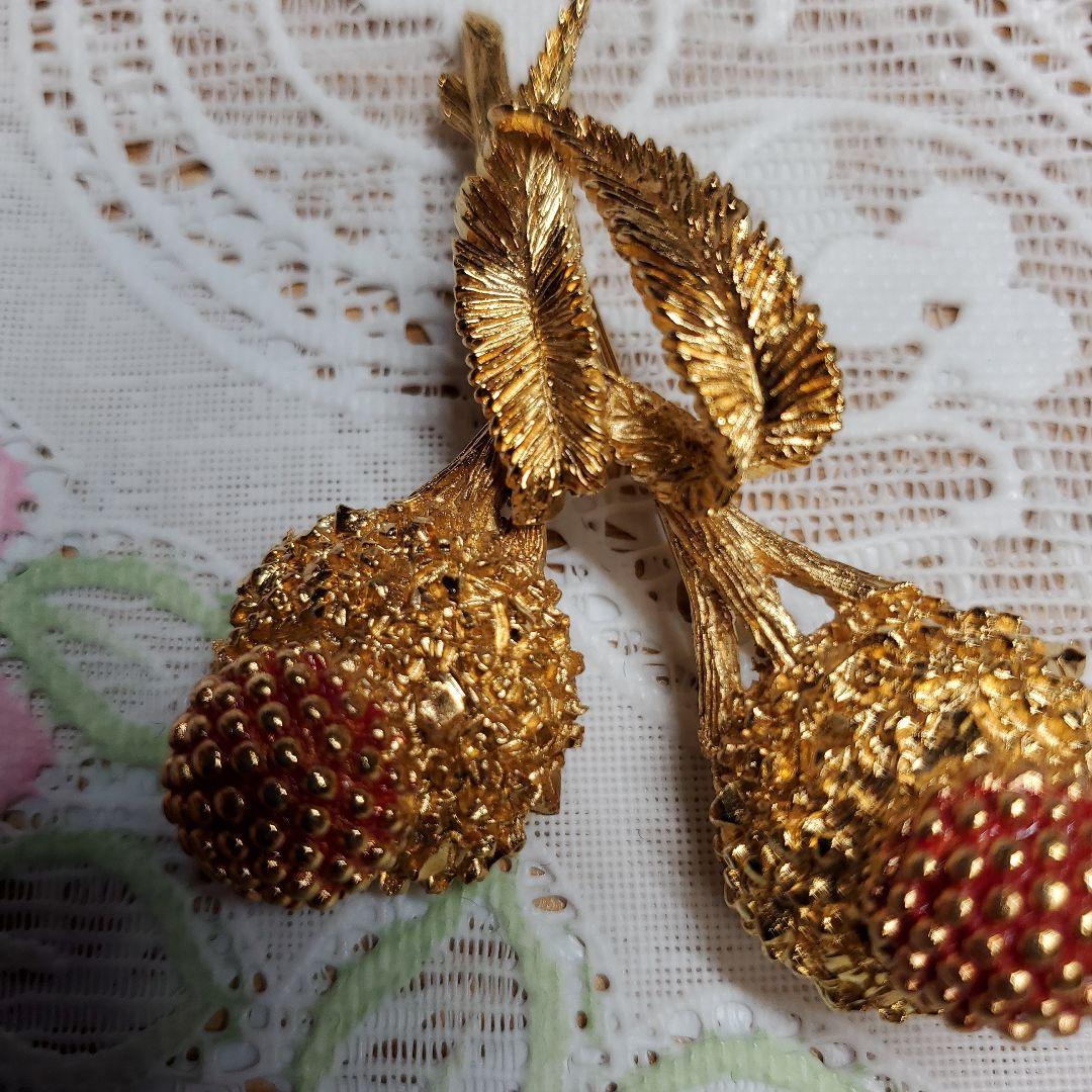 Carven 金色の花束ブローチ