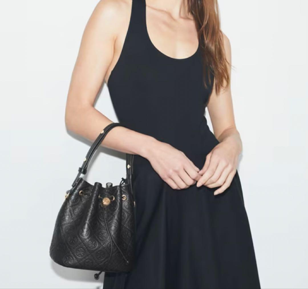 【大人気☆】Tory Burch Tモノグラム ペブルド バケットバッグ