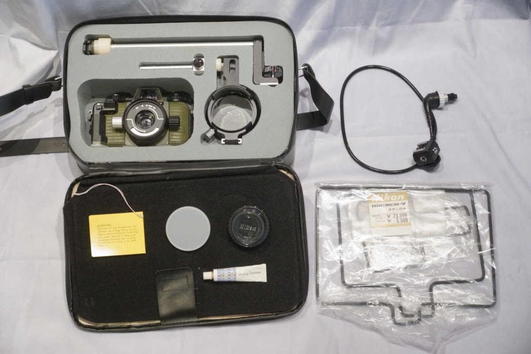 ニコノスV28ミリ2.5付き　クローズアップ装置　バッグ付き　完動品　試写済み