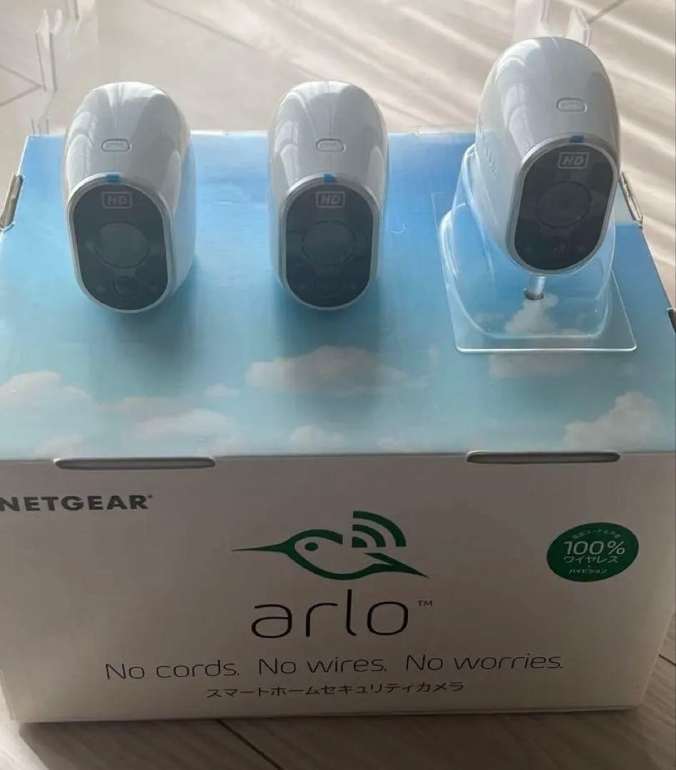 Arlo 無線防犯カメラ 3台セット 追加用2台(合計5台)とNETGEAR1台