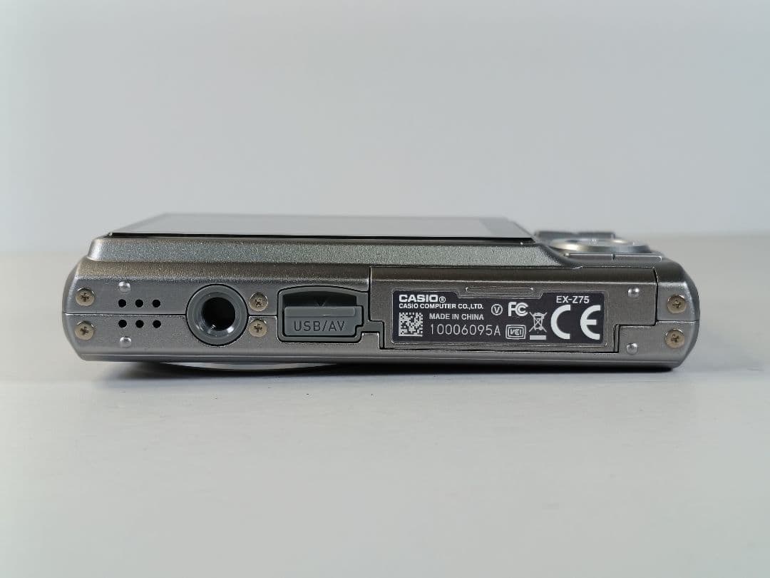 【美品】カシオ EXILIM EX-Z75 デジカメ 付属品多 バッテリー新品