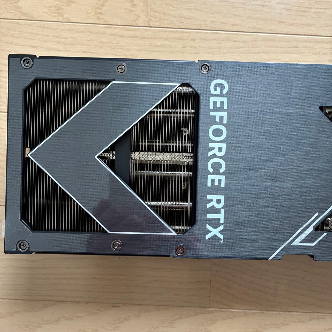 PNY 4090 ヒートシンク　3連　ファン　LED バックプレート