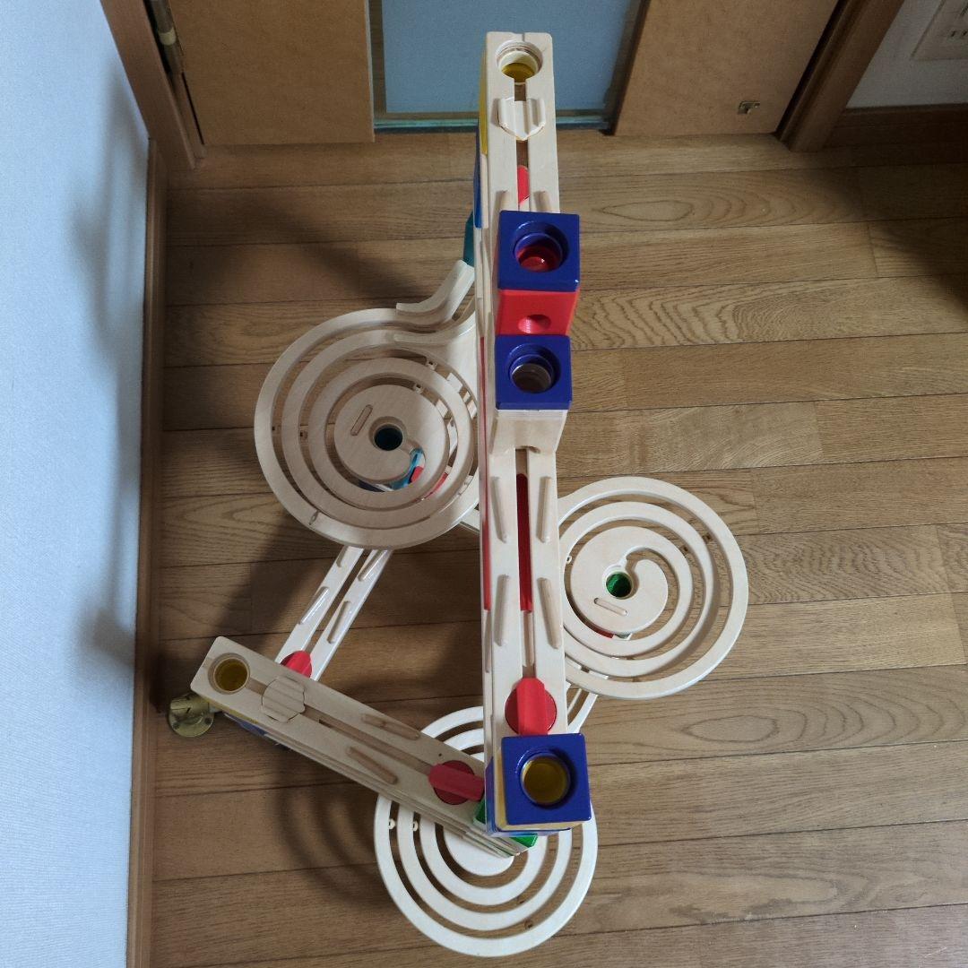 ボーネルンド クアドリラ ツイスト&レールセット　ボールキャッチャー付き