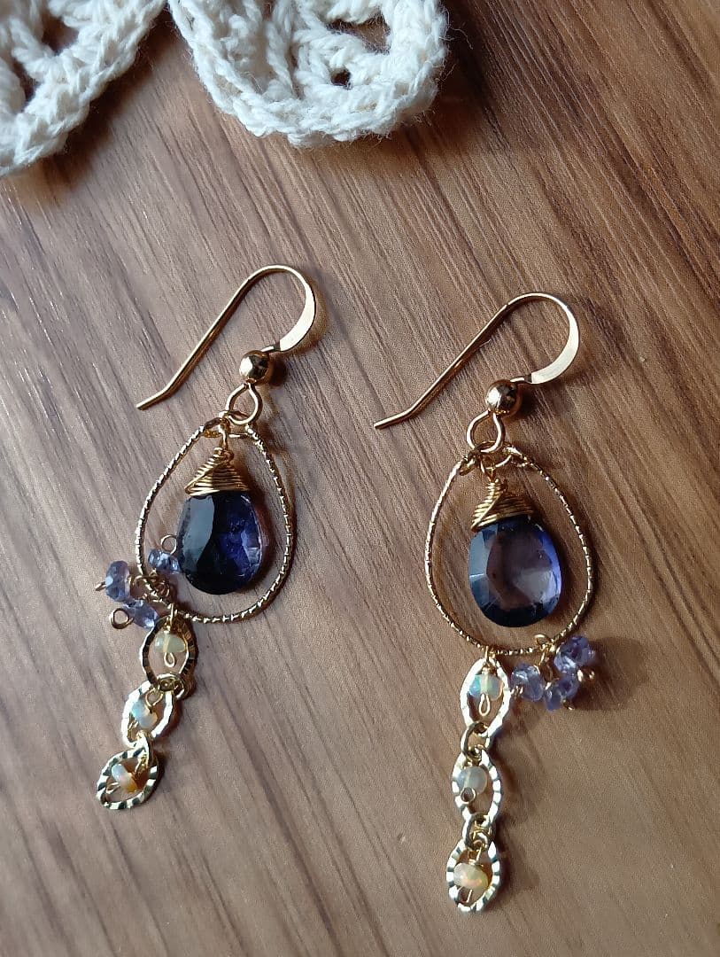 551/14kgfブルートパーズと青系石のアシメントリーチャーム他