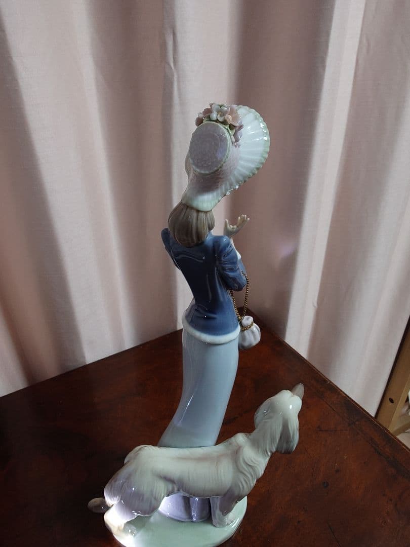 専用J様　LLADRO　青と白の陶器製女性像と犬