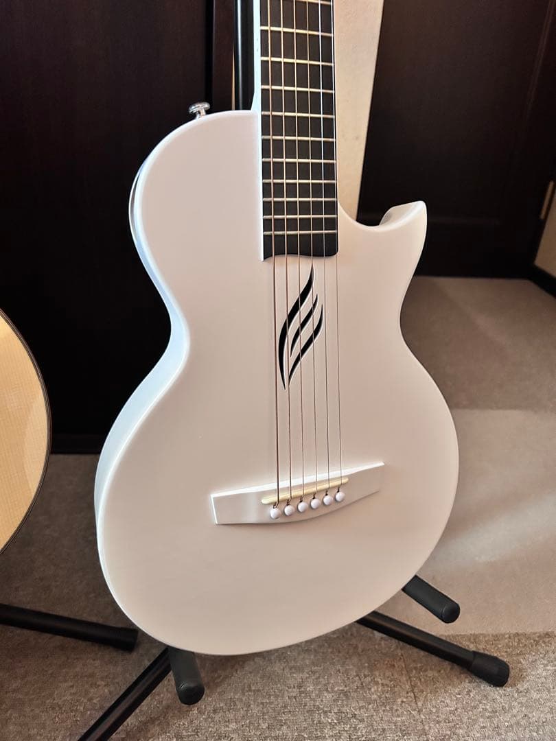 Enya Nova Go ホワイト アコースティックギター ケース付き