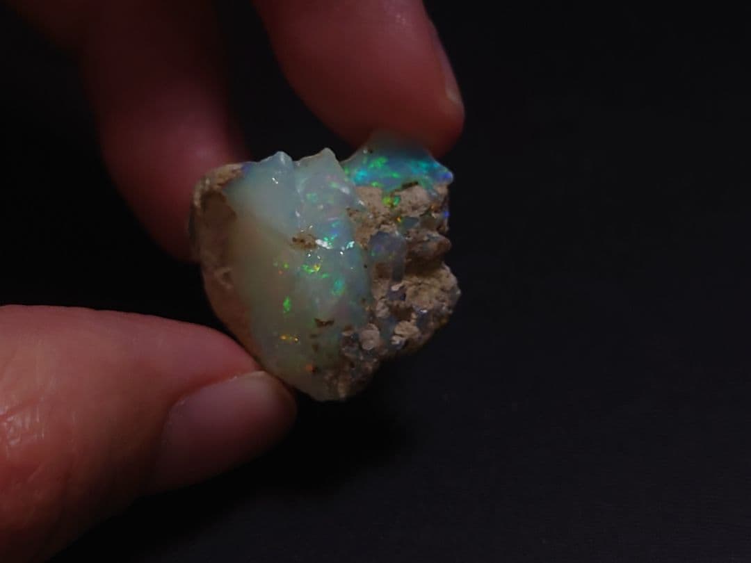 エチオピアウェロ産オパール　ジュエリー　グレード　プレシャス　遊色　鉱物標本