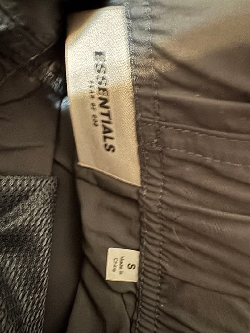 ESSENTIALS ブラック ナイロンジャケット・パンツセット　オーバーサイズ