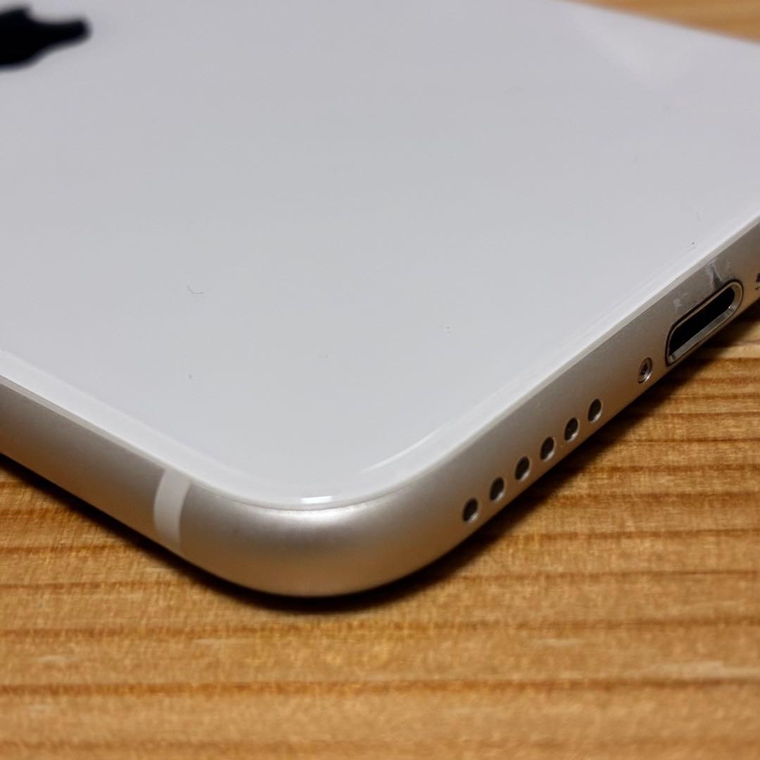 バッテリー新品　iPhoneSE第3世代64GB SIMフリyy17700f