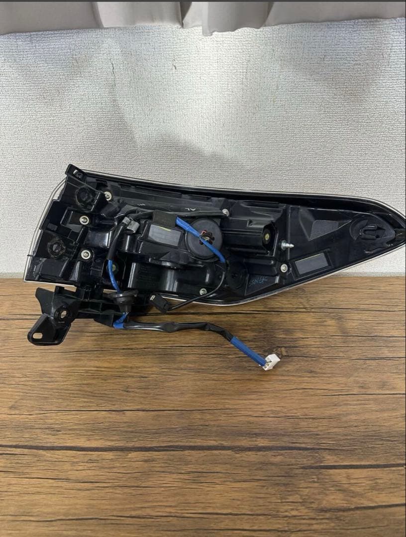 クラウン ARS220 GWS224 AZSH20 左テール 30-457 AL