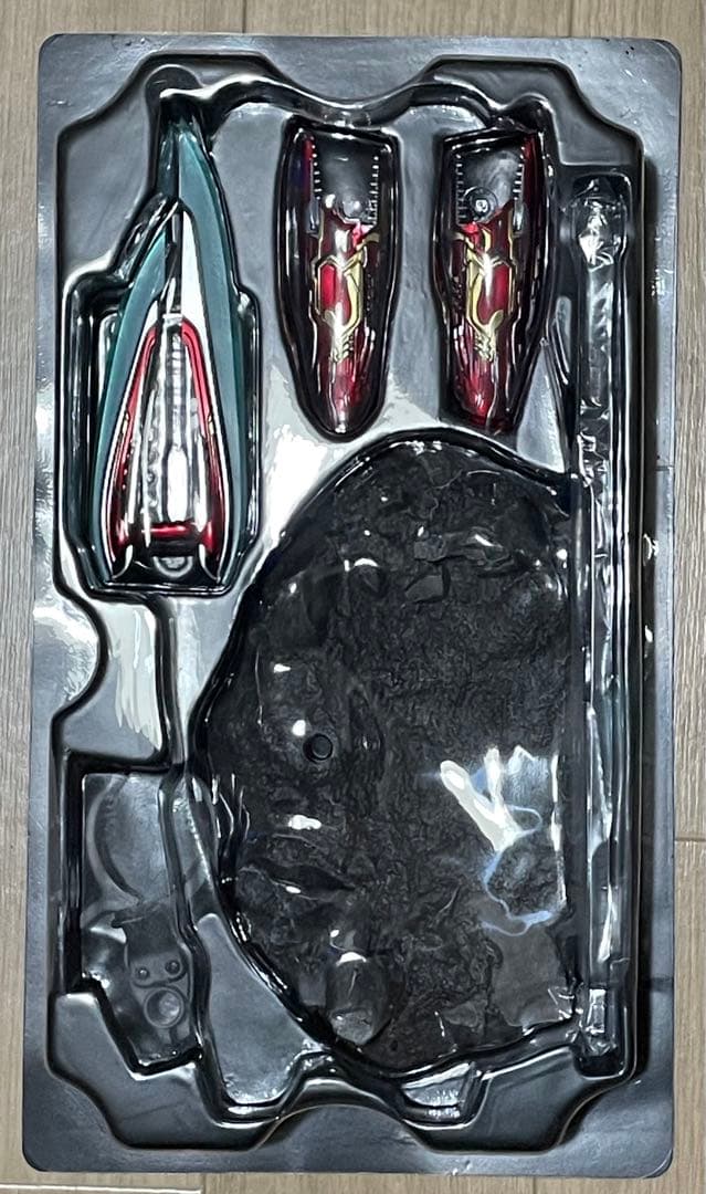 ホットトイズ アイアンマン マーク85 バトルダメージ版　腕破損　HOTTOYS