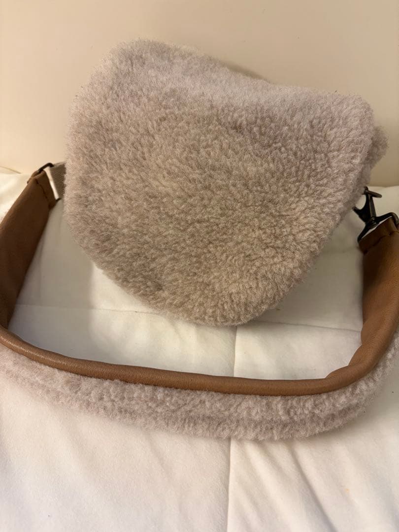 ebagos *HIRAMEITA ボアウトウト ボディーバッグS