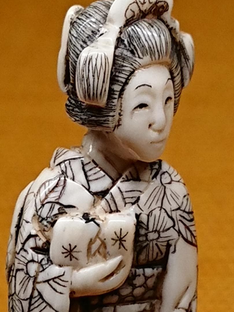 人形　天然素材　彫刻　彫像　根付　置物　インテリア　工芸品　美術品　A2505