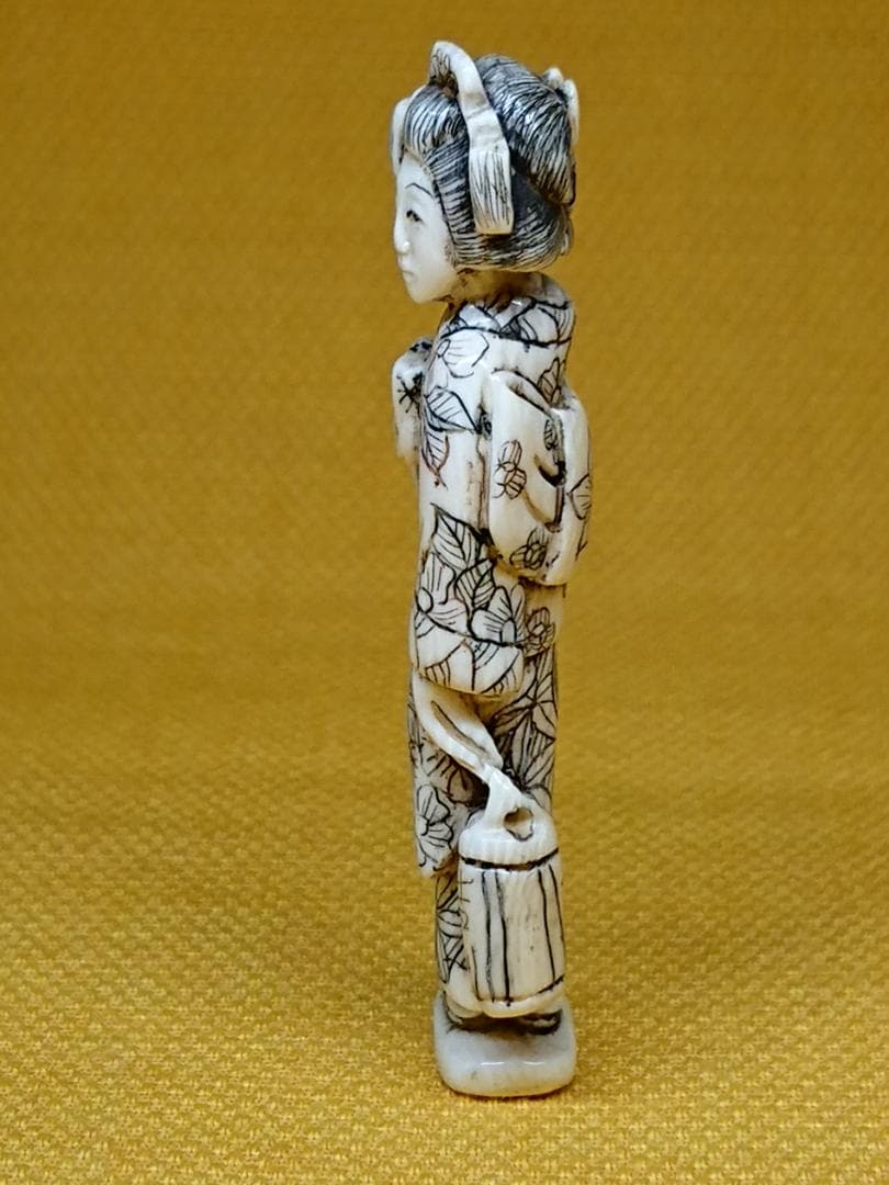 人形　天然素材　彫刻　彫像　根付　置物　インテリア　工芸品　美術品　A2505