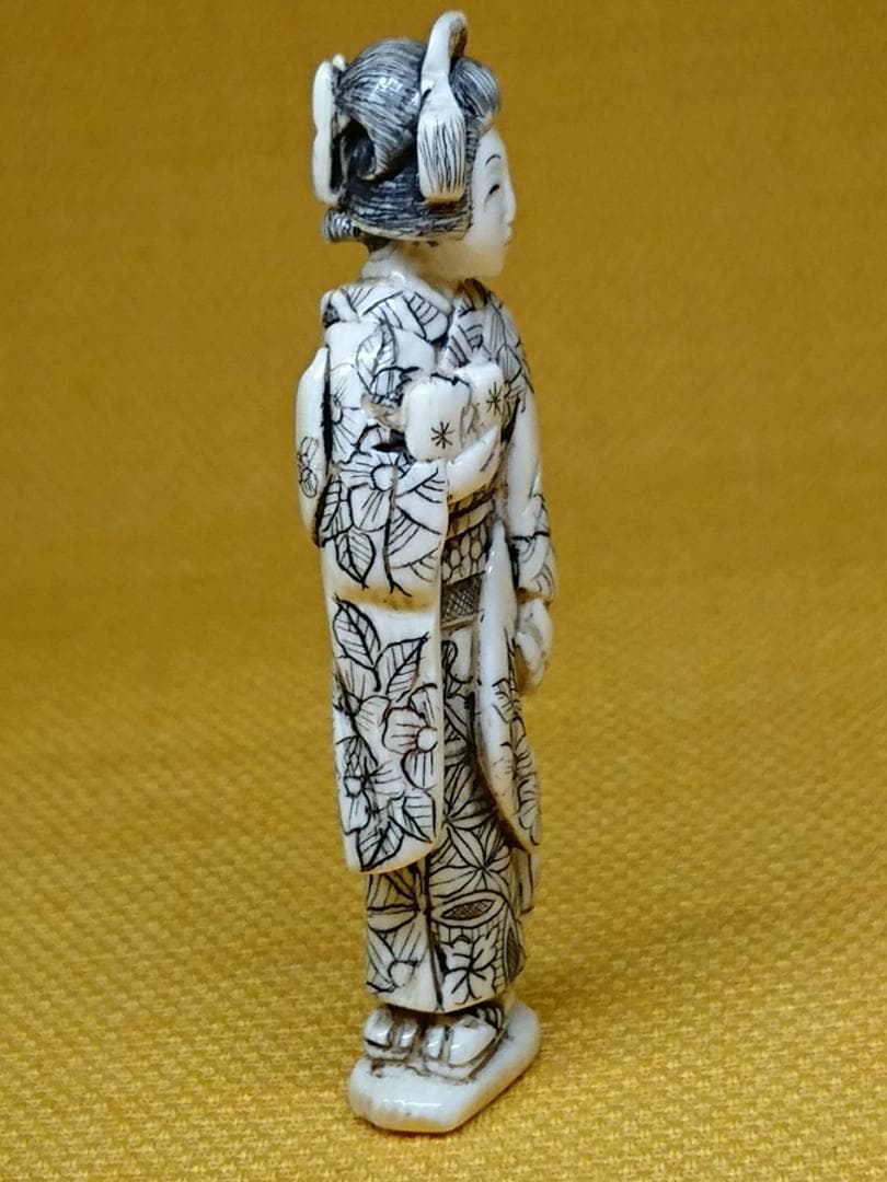 人形　天然素材　彫刻　彫像　根付　置物　インテリア　工芸品　美術品　A2505