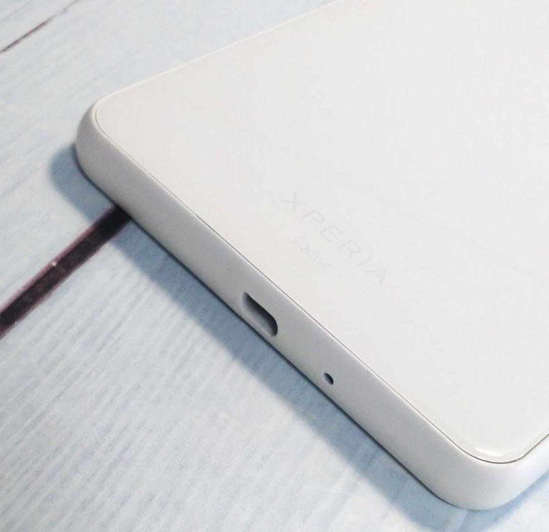 Xperia 10 II SOV43　ホワイト