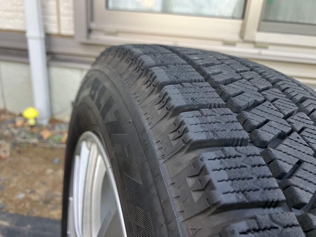 (2065) 22年製スタッドレスタイヤ社外アルミホイール付き2本①