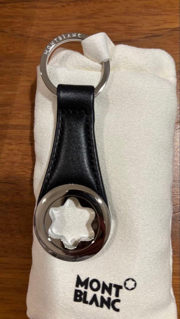 新品箱入りMONT BLANC 黒レザーキーホルダー