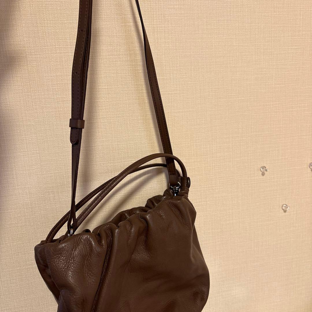 ブラウンレザーショルダーバッグ ギャザー入り