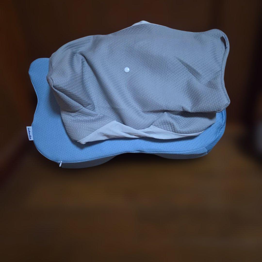 デリラエルゴ製新品バタフライ型メモリーフォーム枕ライトブルー