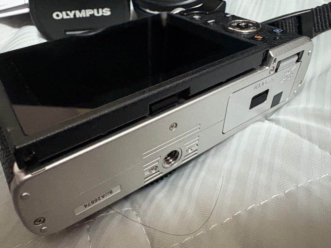 OLYMPUS PEN E-P7 ミラーレスカメラ おまけ付き