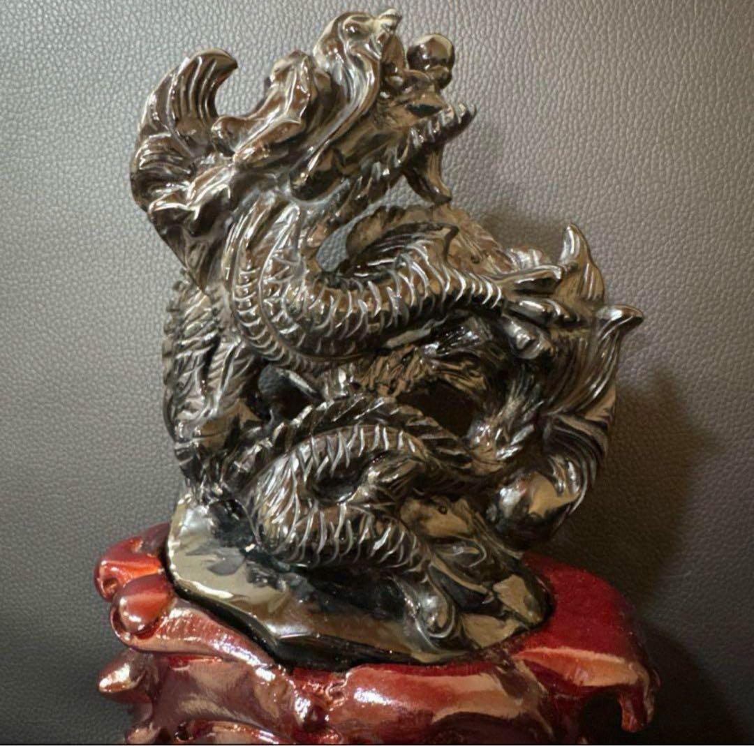 【高品質】山東省産 モリオン 龍彫刻 原石 台座付き　おまけあり